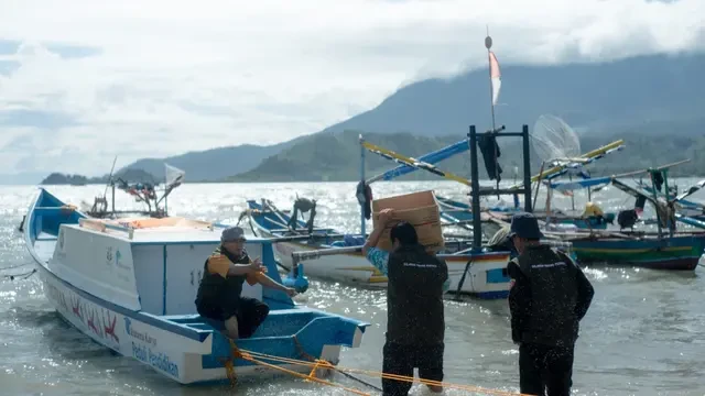 Perahu Literasi, Upaya Bagikan Buku bagi Masyarakat Pesisir dan Pulau Terpencil