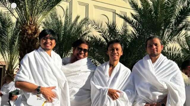 Sakti Bagikan 4 Momen Kebersamaan dengan Sheila on 7 Saat Umrah, Caption Bikin Nostalgia