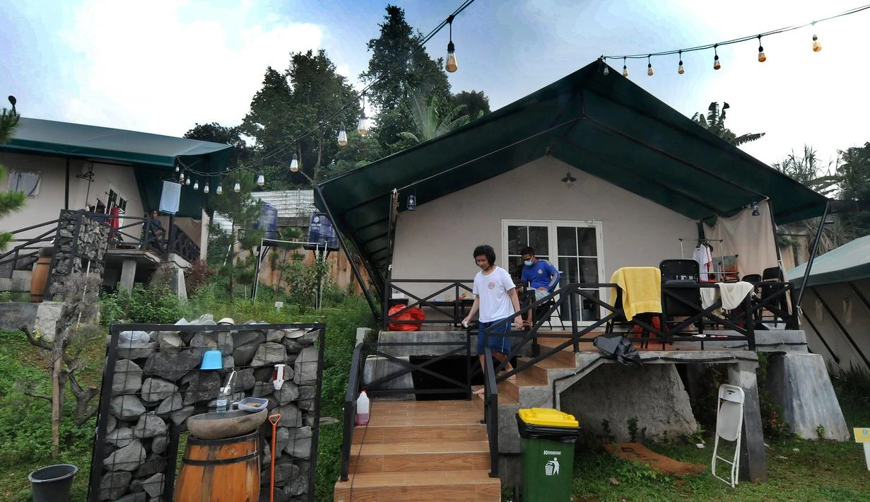FOTO: Keseharian Pasien Tenda Glamping Rumah Lawan Covid-19 di Tangsel