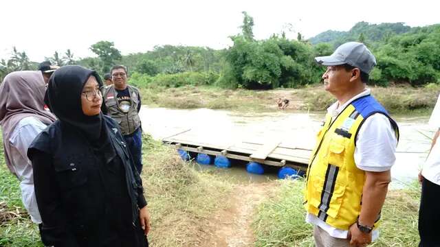 Tinjau Banjir Sukamade, Bupati Banyuwangi Pastikan Ketersedian Logistik Warga Terdampak