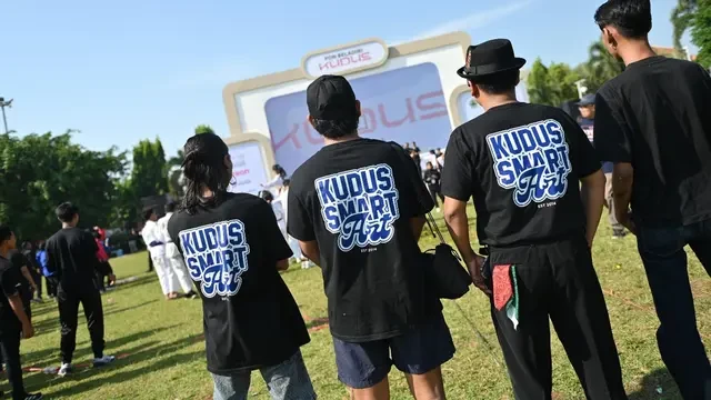 Cerita Inspiratif di Balik Mahakarya Tifo Raksasa PON Bela Diri Kudus 2025
