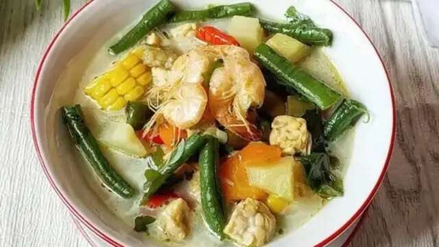 3 Resep Sayur Lodeh Kuning, Menu Makan Keluarga yang Sedap