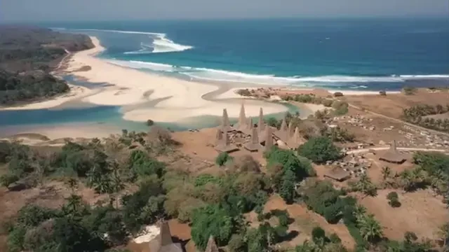 Pantai Watu Parunu, Jejak Keindahan dari Samudra Selatan dan Misteri Batu yang Mengajak Me...