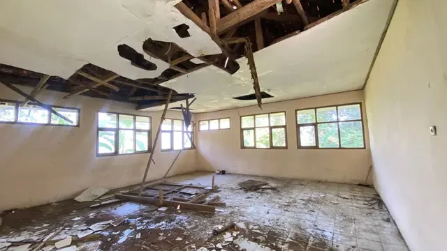 Menilik Kondisi SDN Gunung Batu Sukabumi yang Miris, Puluhan Tahun Rusak, Siswa Terpaksa B...