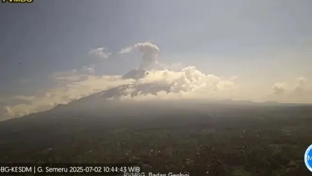 Gunung Semeru Erupsi, Tinggi Letusan Capai 1 Kilometer