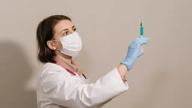 Lindungi dari Hepatitis B, Kemenkes Beri Imunisasi Gratis pada Nakes dan Named