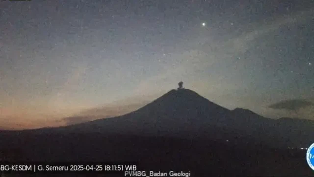 Gunung Semeru Erupsi 7 Kali, Tinggi Letusan Capai 900 Meter