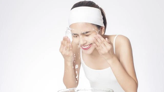 Cegah Jerawat Muncul, Jangan Lupa Bersihkan Wajah Setiap Pagi