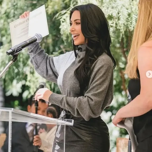Kim Kardashian Lulus Sekolah Hukum Setelah 6 Tahun, Siap Jadi Pengacara