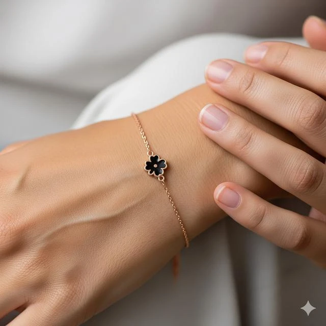 Gelang Rantai Tipis Bisa Bikin Tangan Mungilmu Tampak Lebih Panjang dan Anggun, ini Trikny...