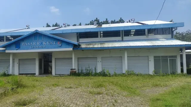 Dibangun Miliaran Rupiah, Bangunan Pasar Rakyat Kenduruan Tuban Berujung Mangkrak
