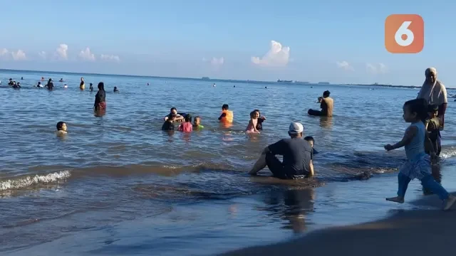 Pantai Anging Mammiri, Favorit Warga Makassar Nikmati Libur Panjang Waisak