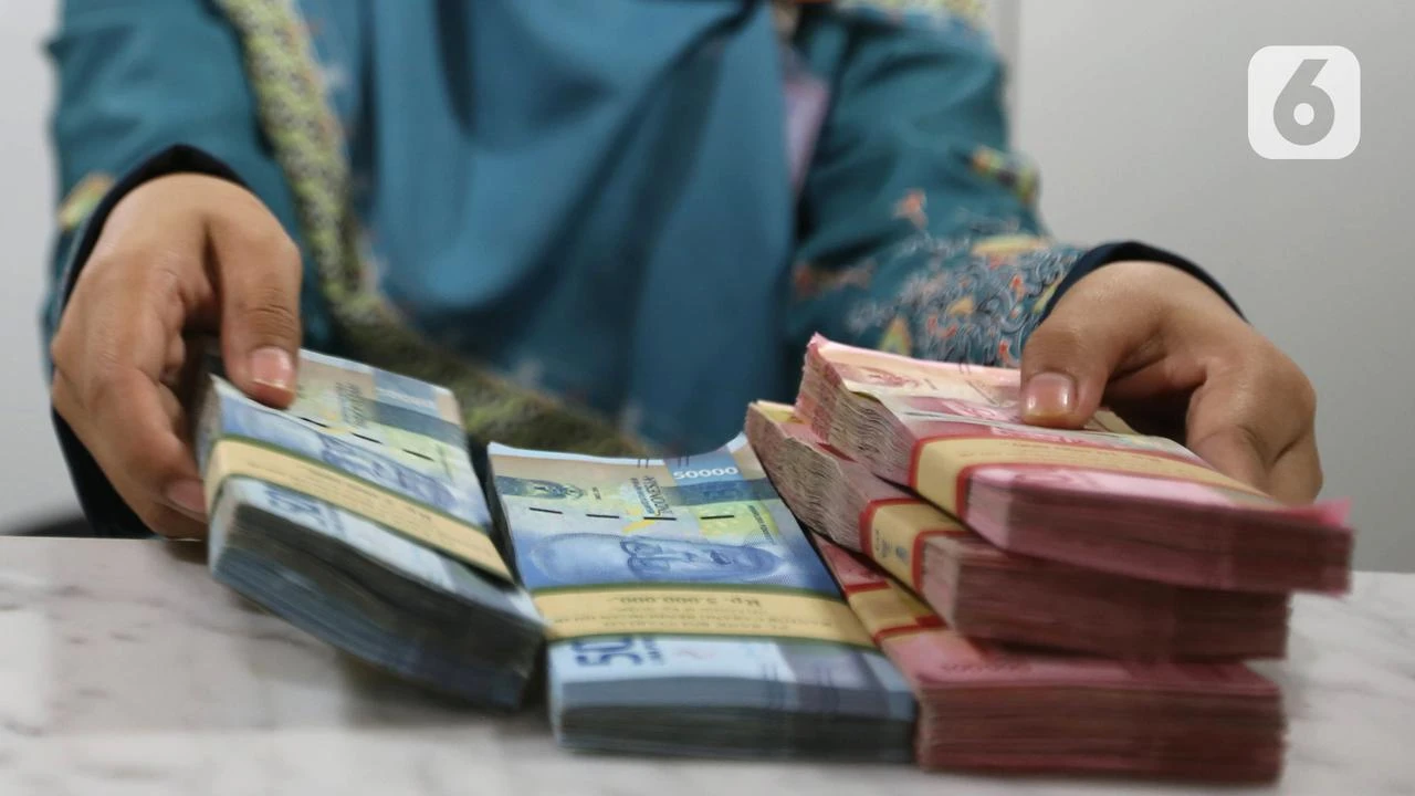 Rupiah Melemah Tekan Perusahaan Impor, Risiko PHK Meningkat
