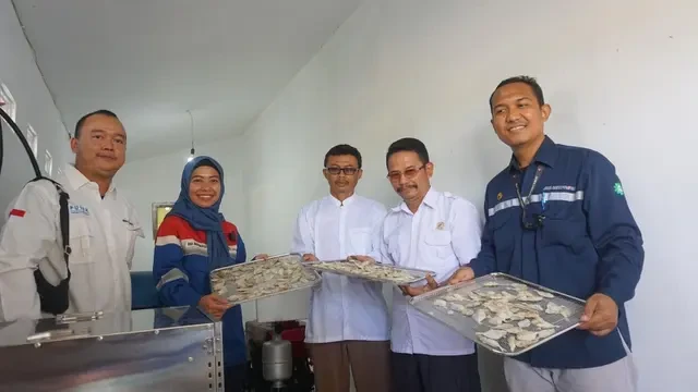 Desa Energi Berdikari Pertamina: Ketika Energi Surya Bantu Ubah Limbah Ikan Jadi Sumber Cu...