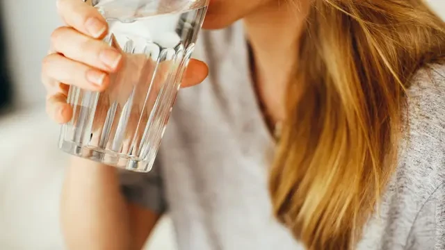6 Tanda Kamu Tidak Cukup Minum Air, dari Lelah hingga Pingsan