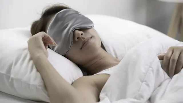 Manfaat Penutup Mata Saat Tidur, Ternyata Bisa Meningkatkan Kualitas Istirahat di Malam Ha...