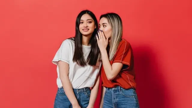 120 Kata-Kata Aesthetic Nyindir Teman, Halus Tapi Mengena di Hati