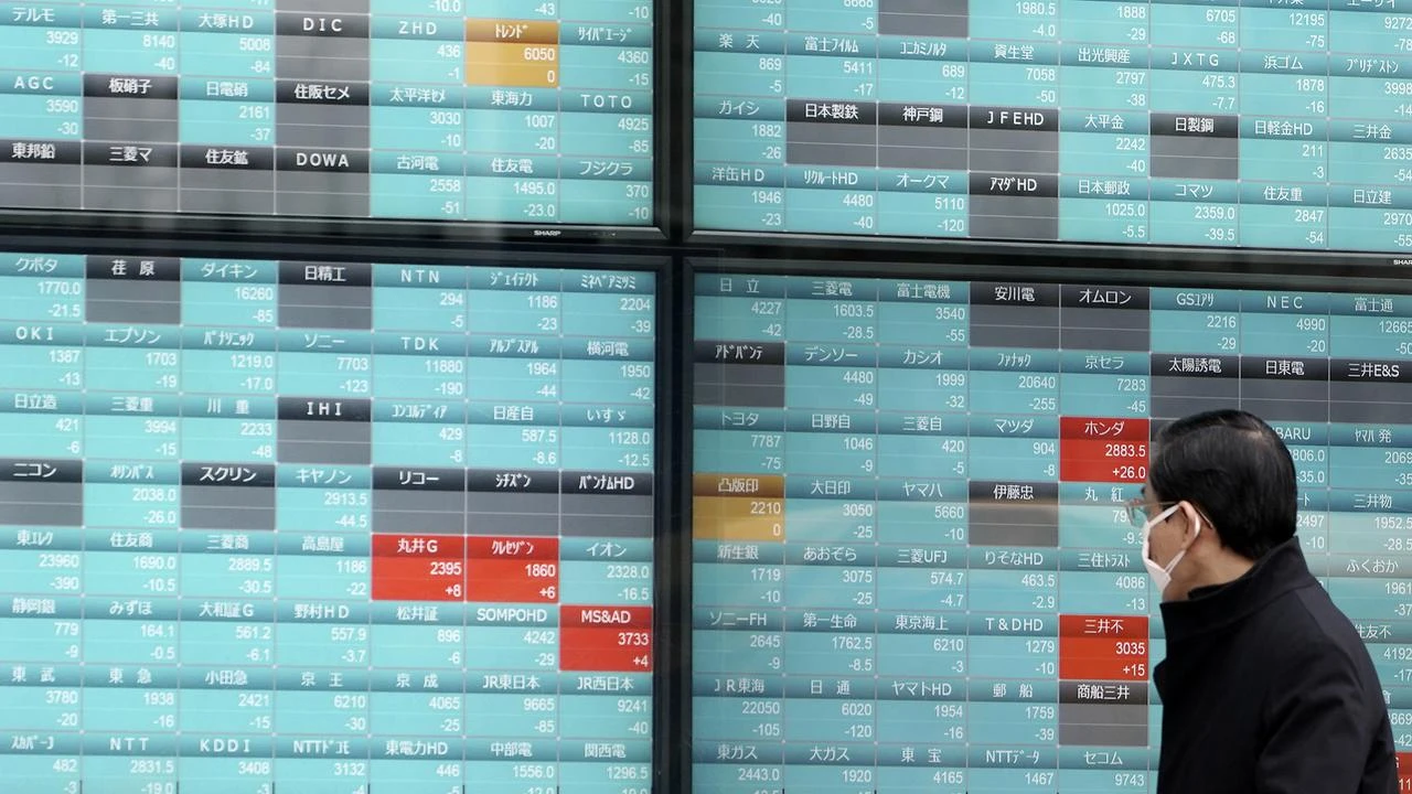 Bursa Asia Pasifik Melemah, Wall Street AS Cetak Rekor