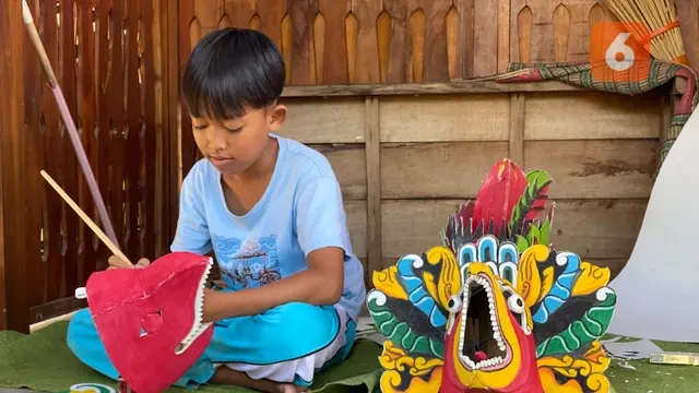 Hobi Buat Perlengkapan Kostum Jaranan dan Barong, Bocah SD di Banyuwangi Raup Rupiah