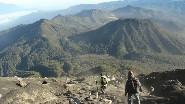 Jalur Pendakian Semeru Dibuka Lagi, Pendaki Wajib Gunakan Pemandu Lokal