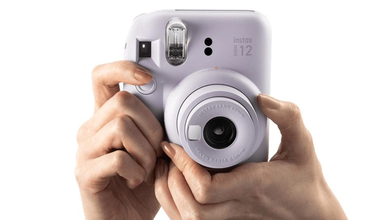Harga Fujifilm Instax Mini 12, Kamera Instan Ceria dengan Pengalaman Jepret yang Lebih Mul...