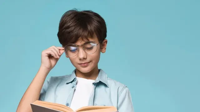 Minus Mata Anak Cepat Nambah? Ini Hal yang Sering Diabaikan Orangtua