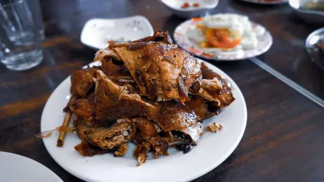 Tips dan Trik Memasak Bebek Goreng Bumbu Hitam Madura yang Lezat dan Tak Berbau