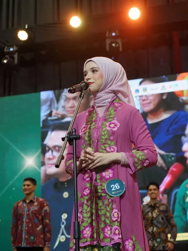 6 Foto Isabel Azhari Anak Ayu Azhari Pakai Kebaya, Tampilkan Perpaduan Warna dan Aksesori ...