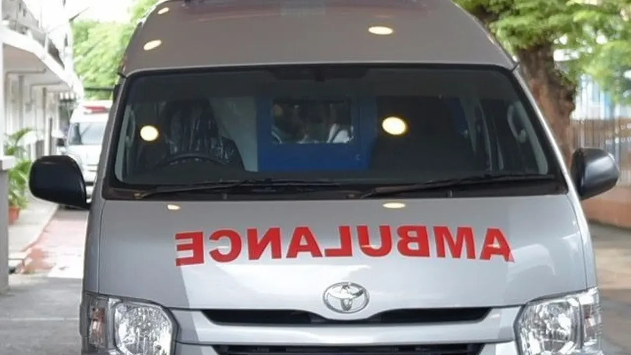 Detik-Detik Ambulans Lapas Terbalik saat Antar Napi ke RS