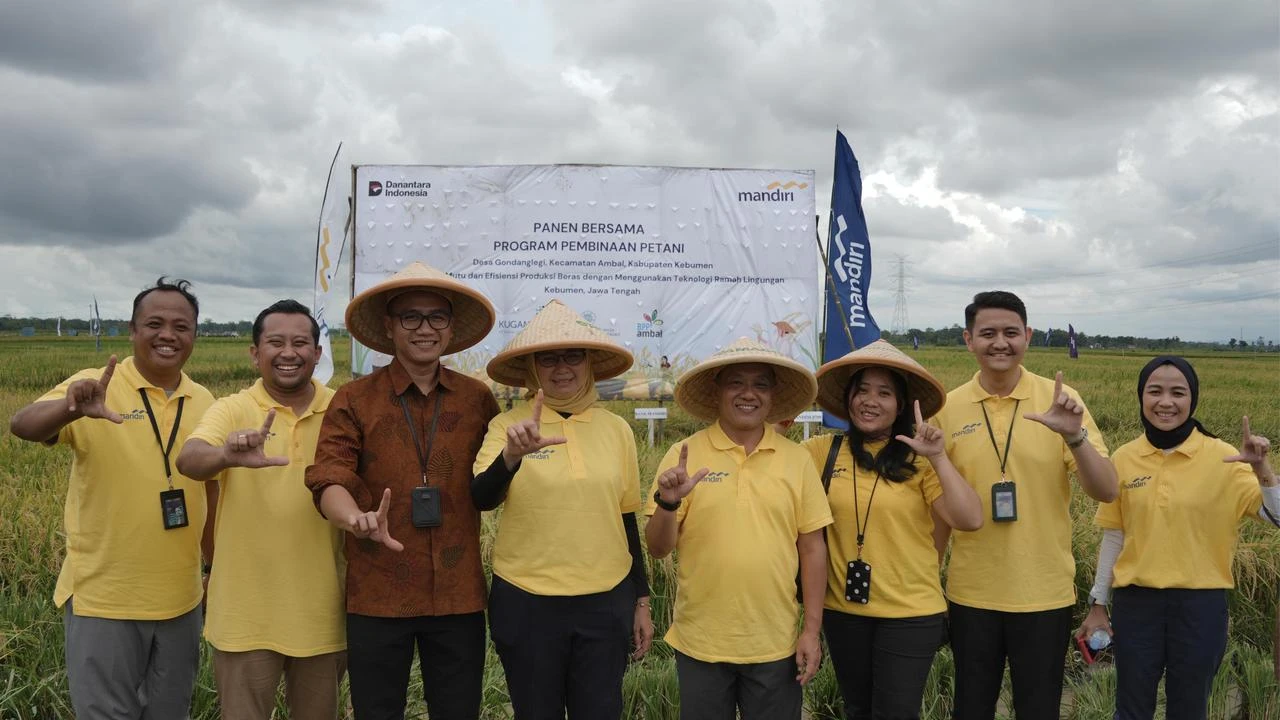 Perkuat Ketahanan Pangan Nasional, Bank Mandiri Bantu Petani Kebumen Hadapi Risiko Gagal P...
