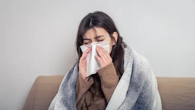 Sedang Batuk Pilek? Pakai Masker untuk Cegah Penularan ke Orang Lain
