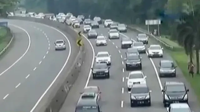 Ban Mobil Bocor Massal di Tol Cipularang, Ini Biang Keroknya