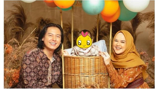 6 Gaya Pemotretan Cut Meyriska dan Roger Danuarta Bareng Anak, Kompak