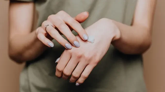 9 Tanda-tanda Tidak Cocok Handbody, Lengkap Penjelasan Penyebabnya