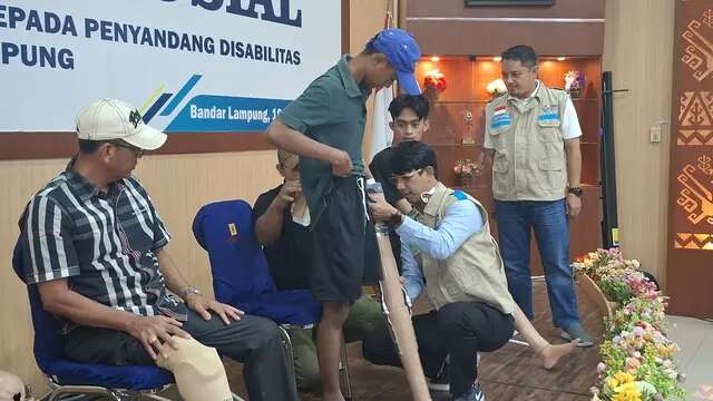 Dapatkan Kaki Palsu dari YMB PLN UPT Tanjung Karang, 63 Penyandang Disabilitas di Lampung ...