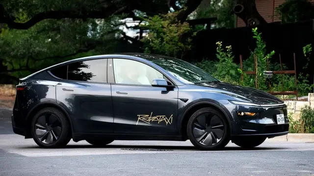 Robotaxi Tesla Masih Pakai Sopir Manusia, Ini Alasannya