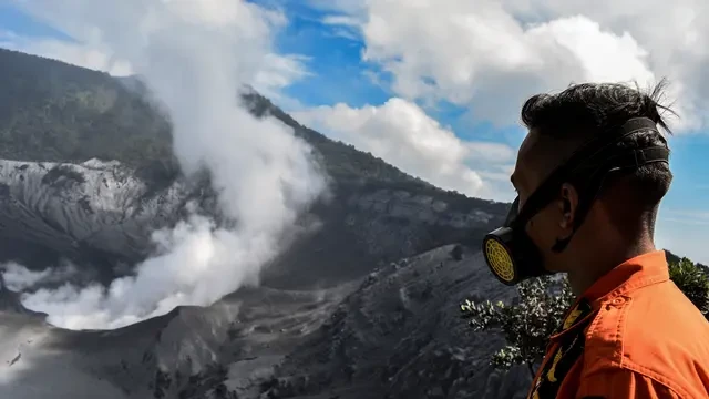 Update Tangkuban Perahu: Tetap Waspada Walau Jumlah Gempa Turun dan Kosentrasi Gas Normal