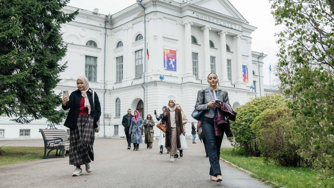Laporan Liputan6.com dari Rusia: Menjelajahi Kampus di Kota Pendidikan Tomsk, dari Lab Dro...