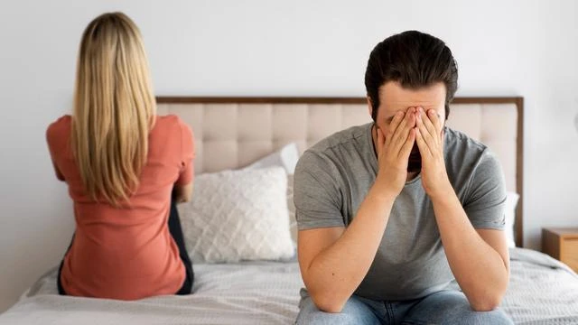 Awal Perselingkuhan di Kantor, Simak 12 Tanda Pasangan Kamu Diam-Diam Selingkuh