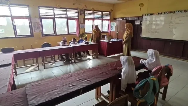 Hari Pertama Sekolah, Kelas 1 SDN di Bandar Lampung Ini Hanya Diisi 5 Murid Baru