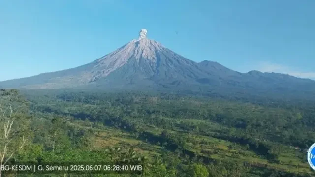 Hujan Deras Guyur Puncak Semeru, Getaran Banjir Lahar Hujan Tercatat hingga 4 Jam