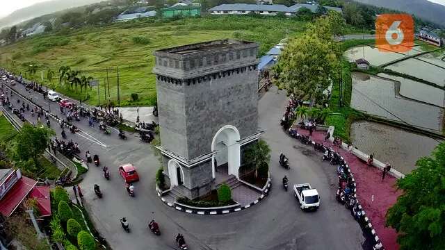 Menanti Mentari Sore di Center Point Bone Bolango yang Estetik