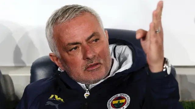 Juara Liga Turki, Galatasaray Ejek Jose Mourinho dengan Julukan The Crying One hingga Dika...