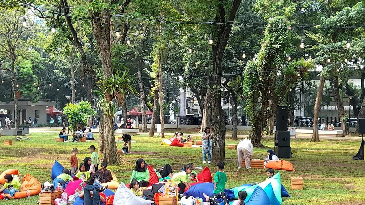 12 Rekomendasi Tempat Makan Dekat Lapangan Banteng Jakarta, dari Restoran Legendaris hingg...