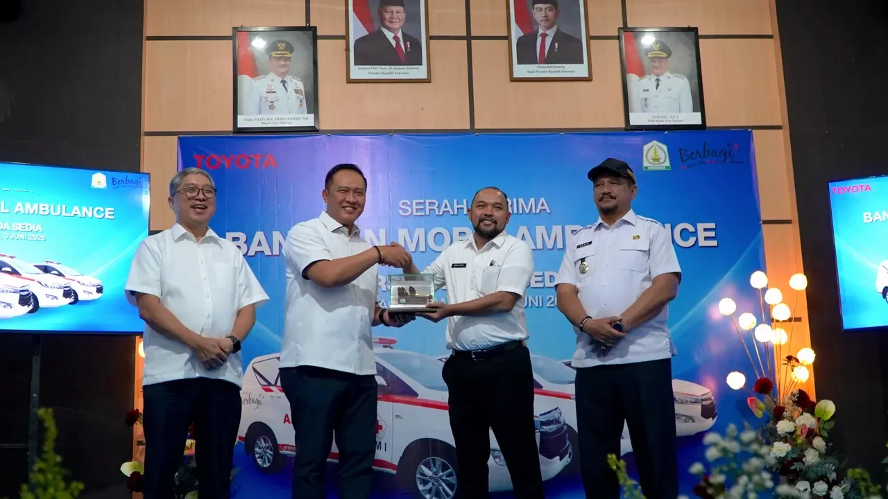 Peduli Kemanusiaan, Toyota Serahkan 3 Kijang Innova Ambulans ke RSUD Aceh Tamiang