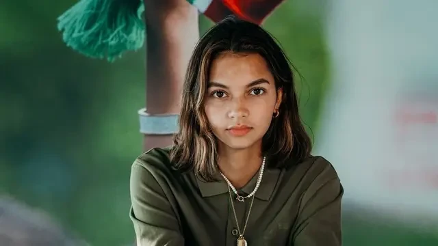 Estella Loupatty Beri Dukungan Langsung untuk Sang Kekasih, Jens Raven, di Laga Timnas Ind...