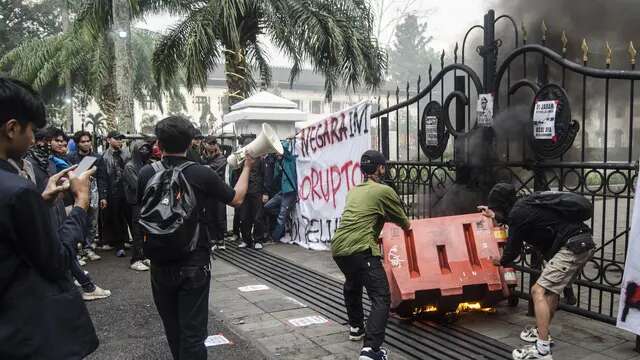 Aksi Mahasiswa Bandung: Buka 2025 dengan Luapan Kemarahan ke Pejabat Hedon