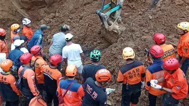 4 Penambang Emas Tewas Tertimbun Longsor di Kapuas