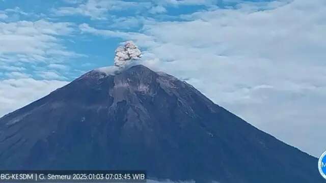 Gunung Semeru Kembali Erupsi, Tinggi Letusan Capai 700 Meter