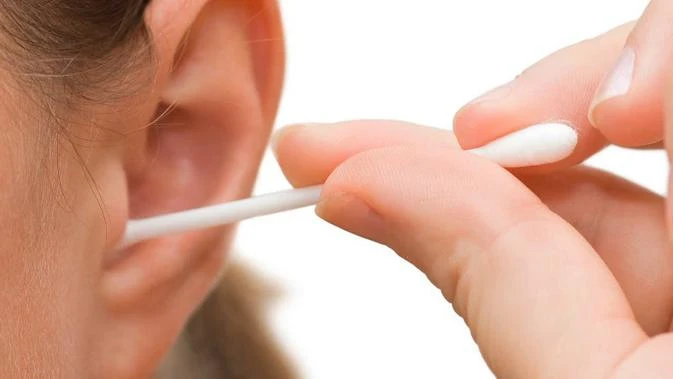 Alasan Dokter Nggak Anjurkan Bersihkan Telinga dengan Cottonbuds